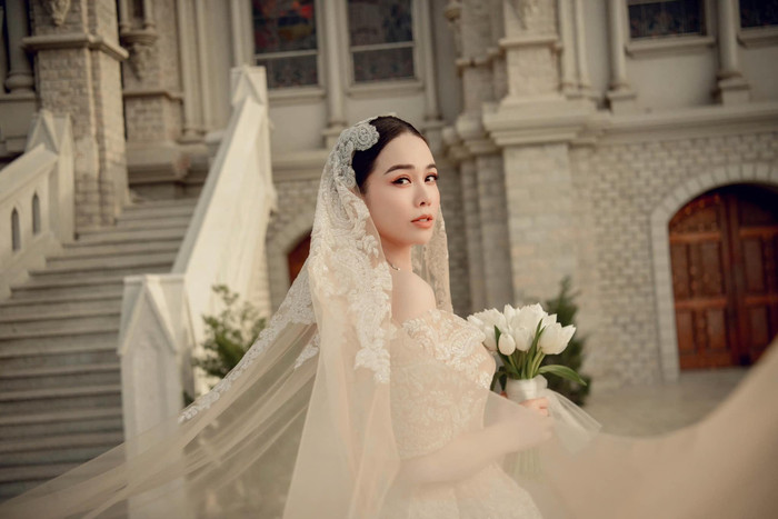 Nhật Kim Anh làm cô dâu xinh đẹp ở tuổi 39.