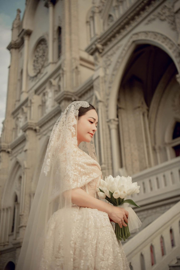 Không gian Nhật Kim Anh chụp ảnh cưới rất sang trọng, như truyện cổ tích.