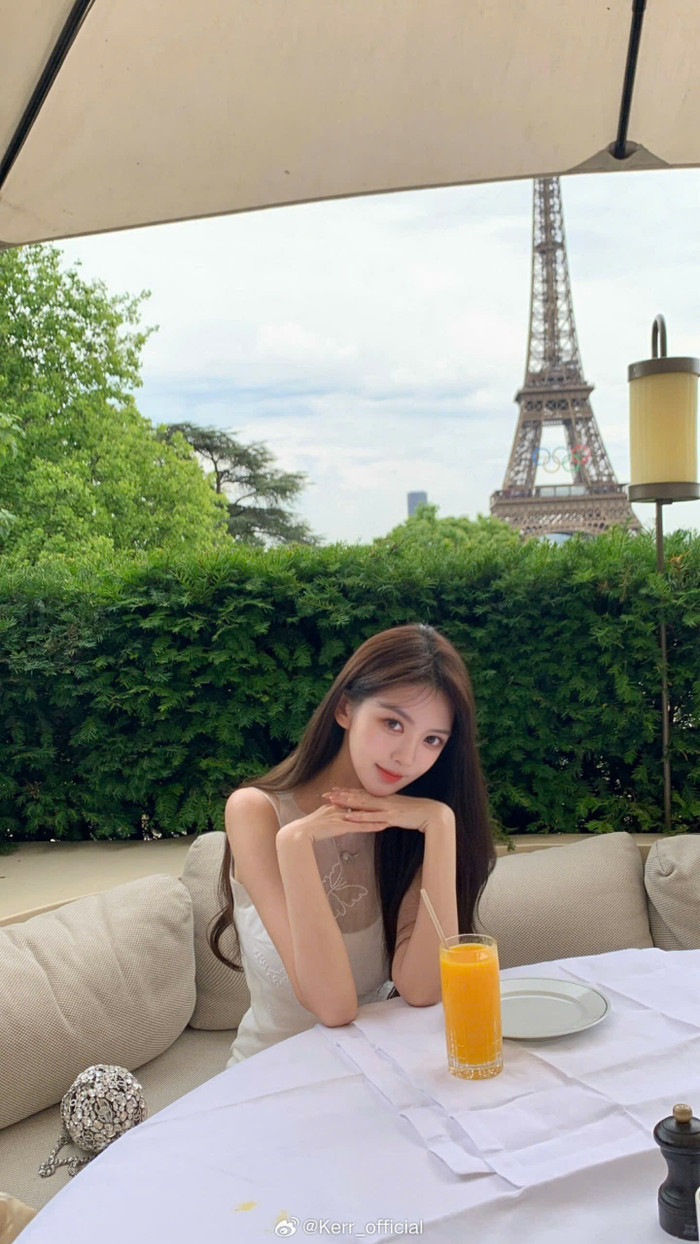 Là người có gu thẩm mỹ, vợ Huỳnh Hiểu Minh luôn biết cách làm nổi bật bản thân. 