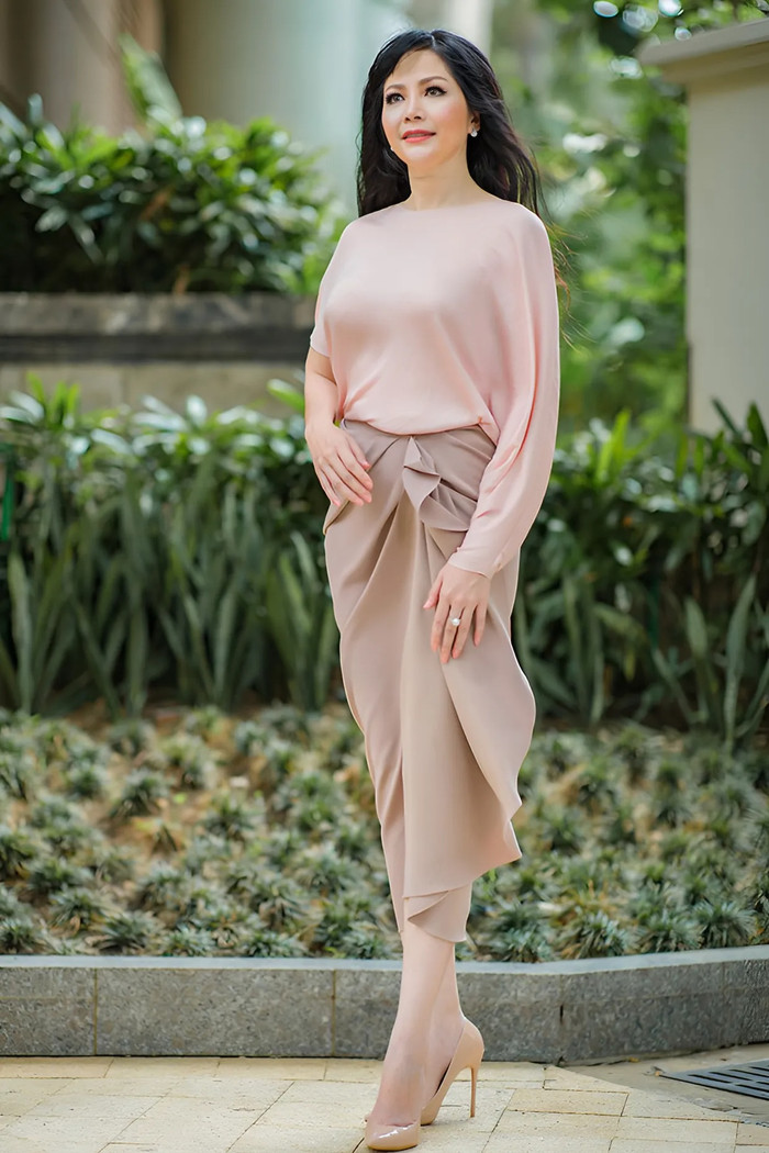 Hoa hậu Nguyễn Thiên Nga gần như trầm cảm khi nghe tin mẹ mất. 