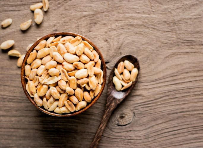 Đậu phộng còn giúp làm đẹp da, ngăn ngừa lão hóa.