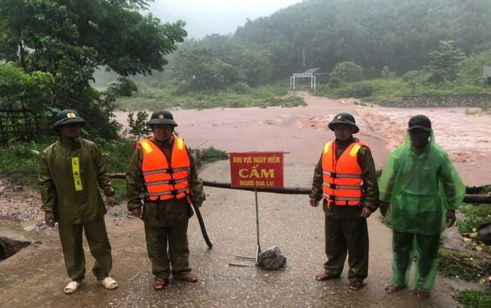 Nhiều địa phương ở Quảng Bình bị cô lập do bão số 4 gây mưa lớn Ảnh 2
