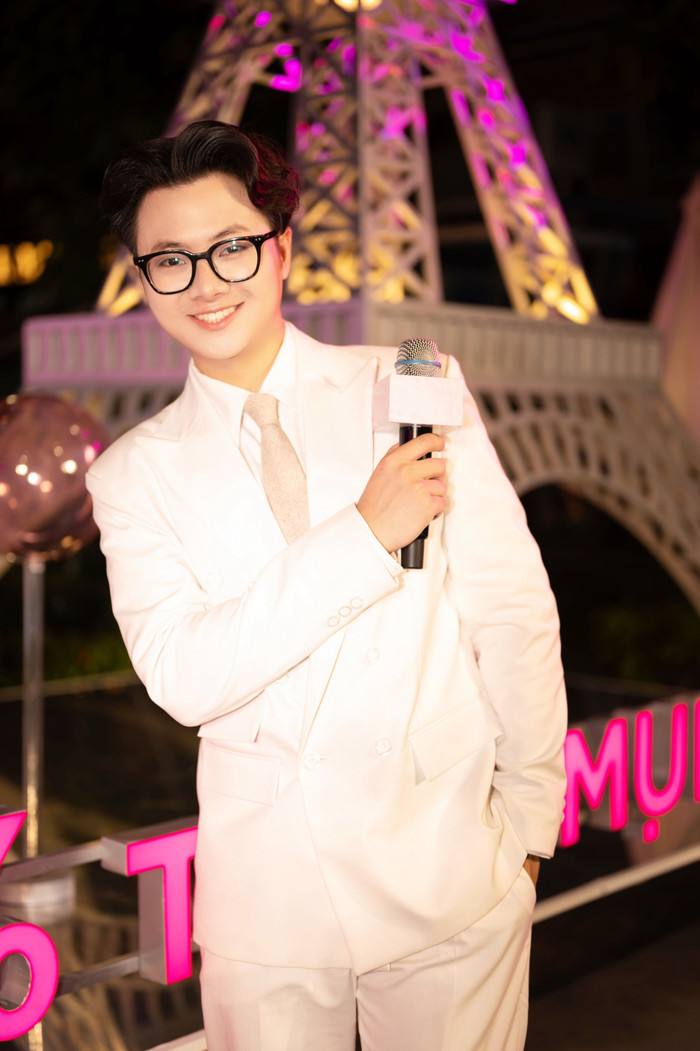 Anh chàng gây ấn tượng với nụ cười tươi tắn.