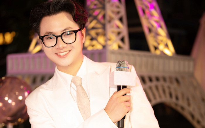 Điều ít biết về 'chàng MC có nụ cười đẹp nhất VTV' nặng duyên với các chương trình của Đại sứ quán Ảnh 2