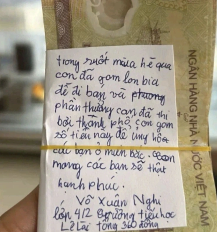 Hình ảnh về một em học sinh dùng hết số tiền mình có nhờ việc bán vỏ lon và giải thưởng từ cuộc thi để ủng hộ cho đồng bào miền Bắc.