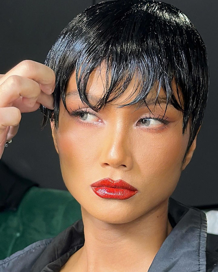 H'Hen Niê 'xuống tóc' giống Ngọc Trinh. Ảnh IGNV