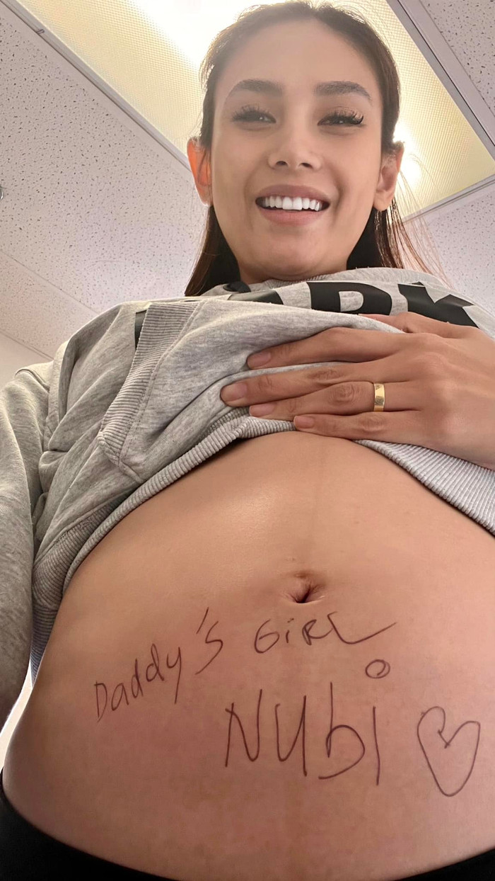 Trong một bài đăng, Võ Hoàng Yến cho biết đôi chân gặp cảnh phù nề “chù ụ như voi”, chỉ số đường huyết bị rối loạn, thậm chí từng chạm ngưỡng tiểu đường thai kì. Ngoài ra, tóc của cô cũng xảy ra tình trạng gãy, rụng nhiều.