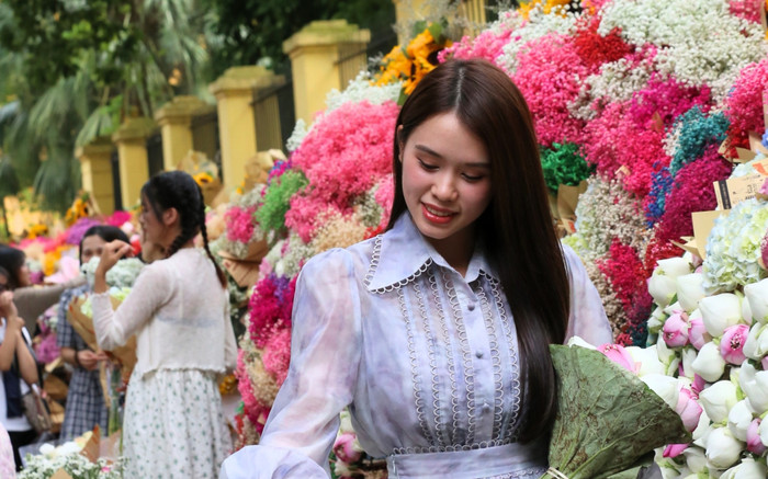 Những nàng thơ trên con phố đẹp nhất Hà Nội Ảnh 2