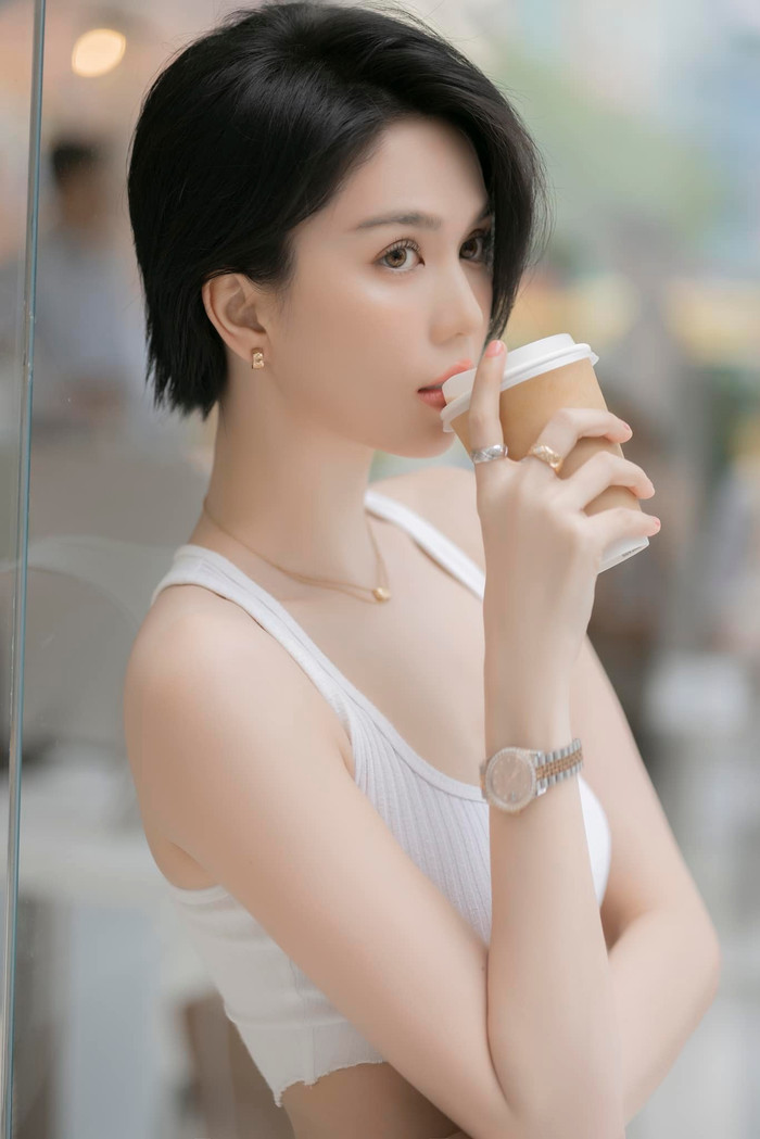 Nhan sắc Ngọc Trinh ngày càng thăng hạng.