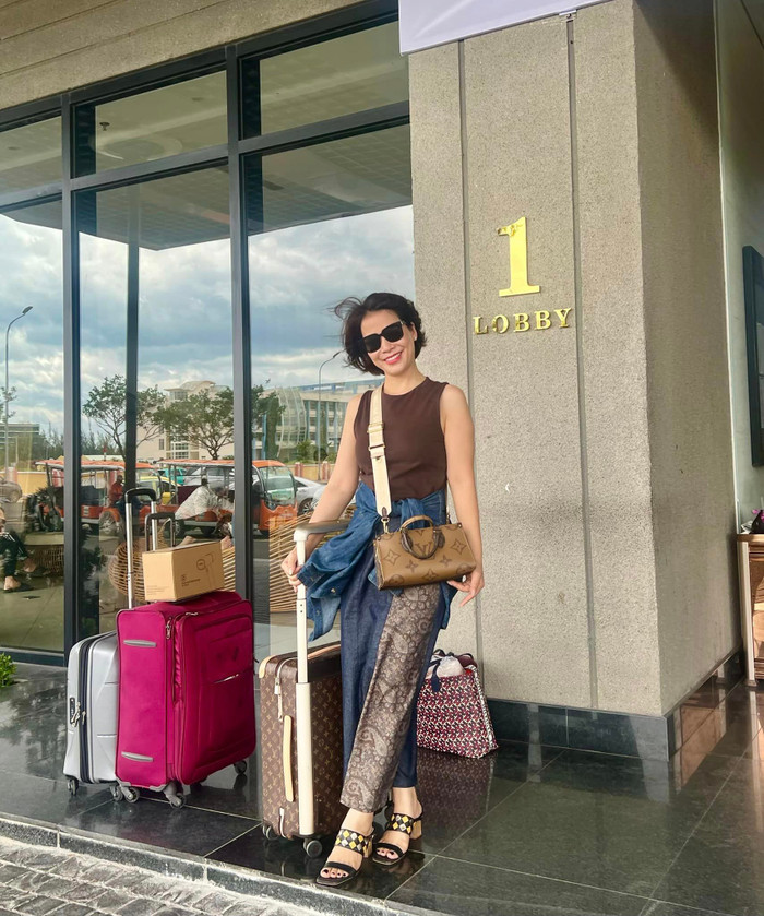 Bạn gái của NSƯT Chí Trung từng là Á hậu, kém ông 17 tuổi.