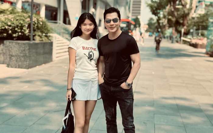 Con gái Trương Ngọc Ánh lâu lắm mới xuất hiện, khoe chân dài miên man bên bố đại gia Ảnh 2