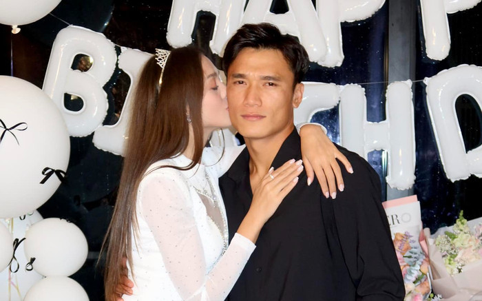 Thủ môn Bùi Tiến Dũng nói lời yêu vợ Tây trong ngày sinh nhật Ảnh 2