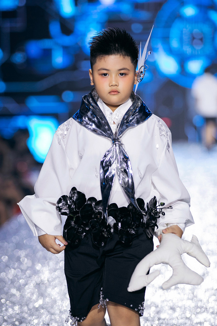 500 người mẫu nhí, mẫu teen tham gia show diễn của Xuân Lan sáng lập.