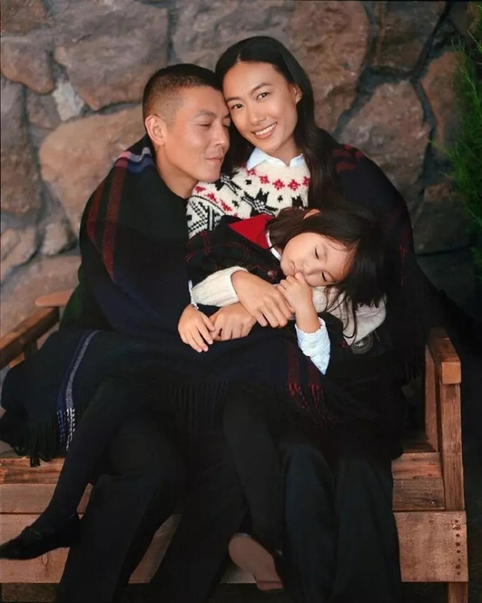 Từ gã 'trai hư' khét tiếng châu Á, giờ Trần Quán Hy là người chồng yêu vợ, người cha thương con.