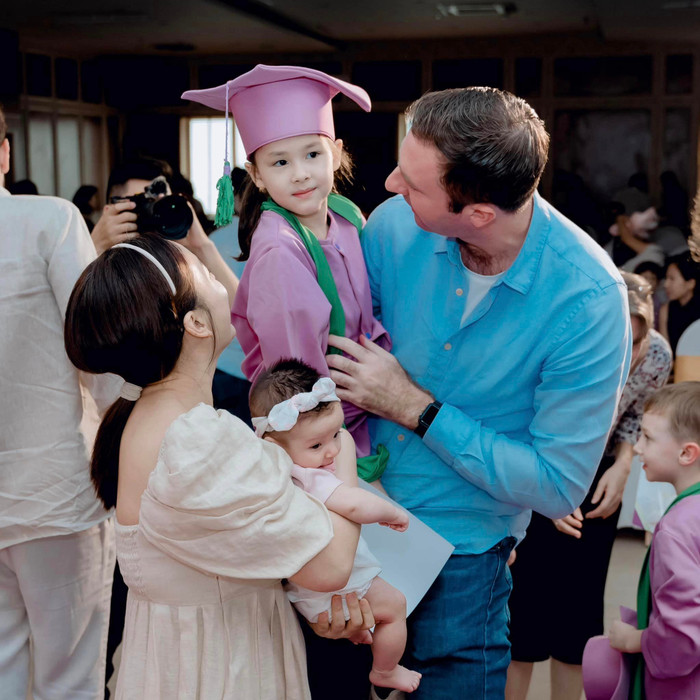 Tổ ấm hạnh phúc của diễn viên Lan Phương bên cạnh chồng và hai con gái sau 6 năm kết hôn.