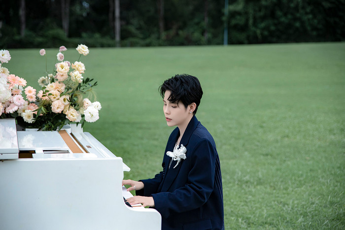 sản phẩm là món quà tinh thần mà Vũ Cát Tường dành tặng cho tất cả những ai đang yêu.