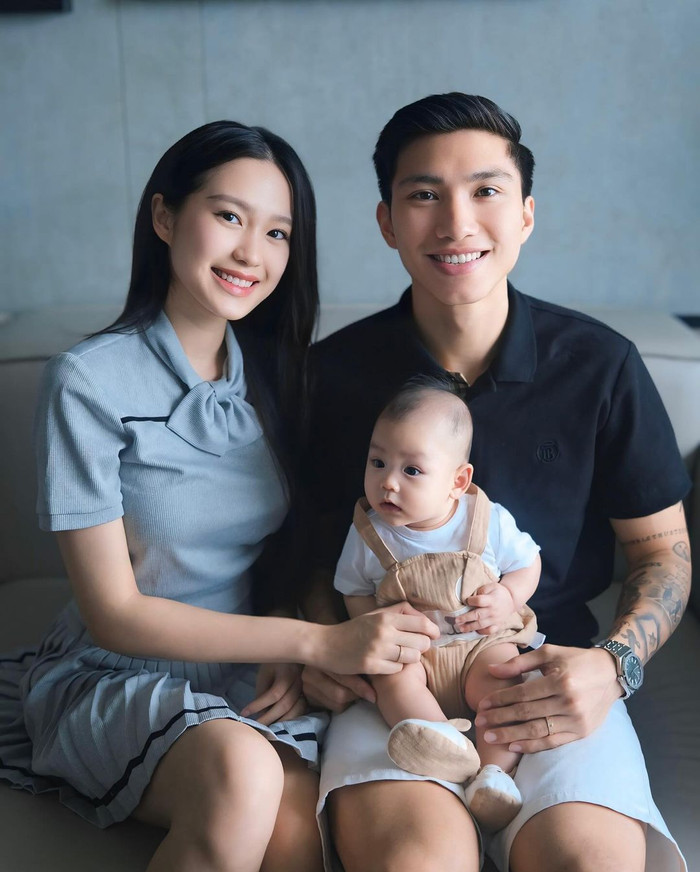 Đoàn Văn Hậu và Doãn Hải My có cuộc sống hạnh phúc bên cạnh con trai đầu lòng.