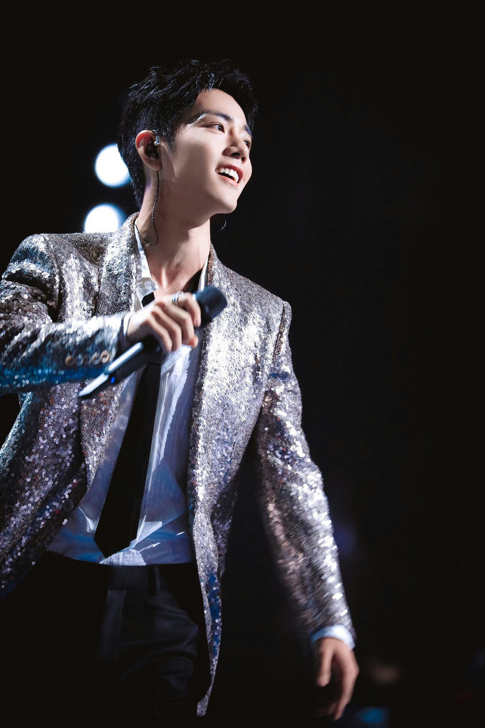 Tiêu Chiến đẹp không góc chết trên sân khấu sự kiện mới.