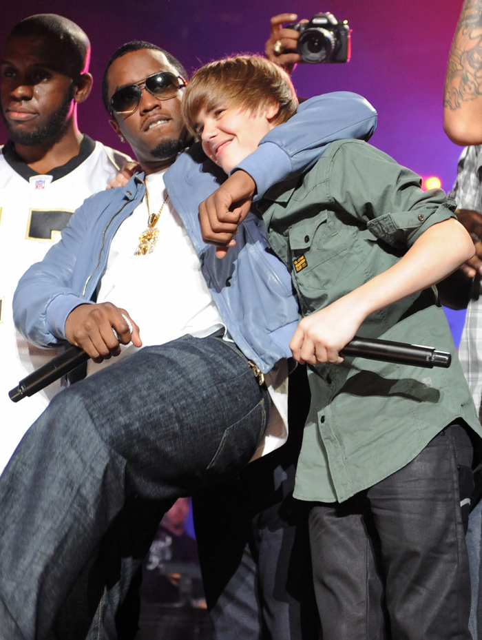 Justin Bieber có mối quan hệ rất thân thiết với Sean 'Diddy' Combs từ khi còn là một đứa trẻ 15 tuổi.