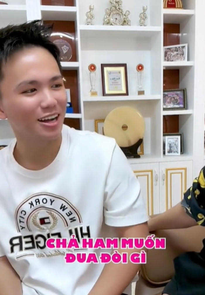 Duy Anh, con trai thứ của nữ doanh nhân nổi tiếng Mailisa đang hot rần rần trên mạng xã hội.