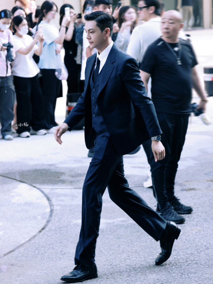 Trần Vỹ Đình là tổng tài hàng thật giá thật