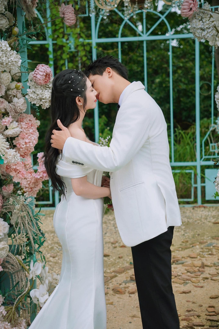 Khổng Tú Quỳnh và Trương Minh Thảo được khen đẹp đôi