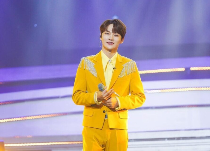 Nam ca sĩ chi gần 2 tỷ phẫu thuật gương mặt, trở thành người hoàn toàn khác Ảnh 2