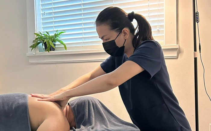 Á hậu Việt làm mát-xa sau khi định cư Canada, tư duy lạc quan khiến chồng thêm yêu Ảnh 2