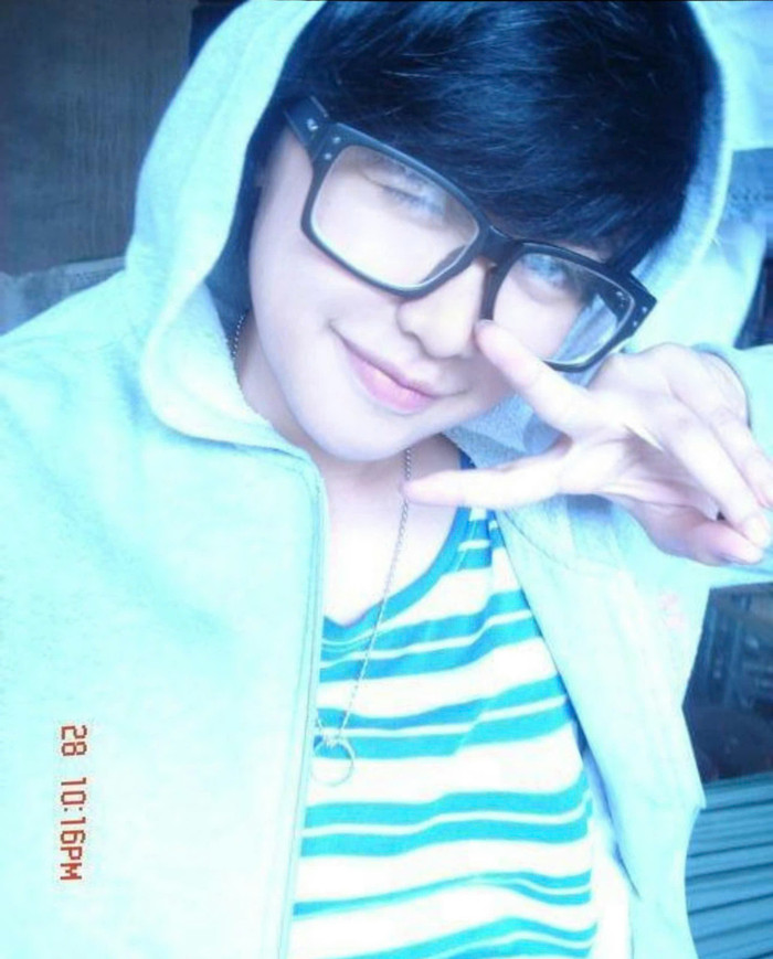 Theo tìm hiểu, bức ảnh này được Quyên Qui chụp vào tháng 1 năm 2013, tức thời điểm học lớp 8.  