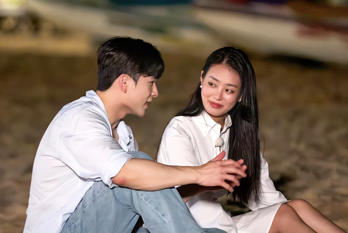 Chuyện tình của Bùi Khánh Linh và Minuk liệu sẽ ra sao khi có sự xuất hiện của Lee Hooyeon?