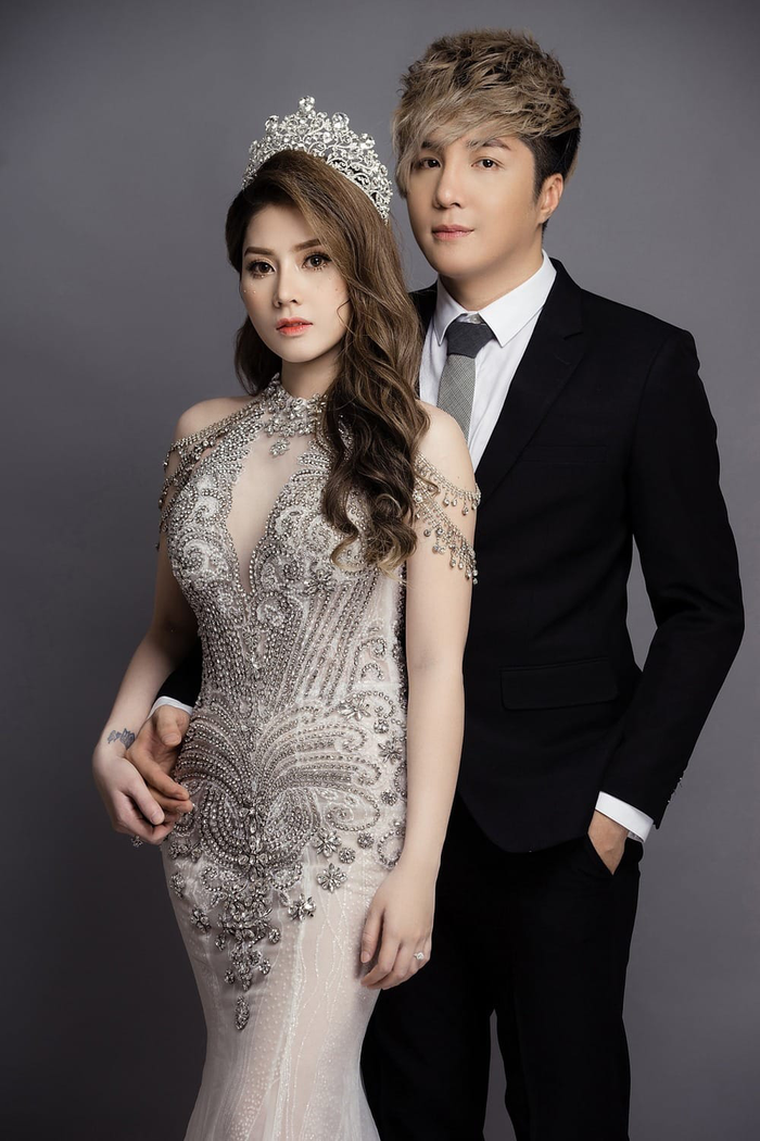 Bà xã Lâm Chấn Khang suýt bật khóc khi hát trên sân khấu Ảnh 5