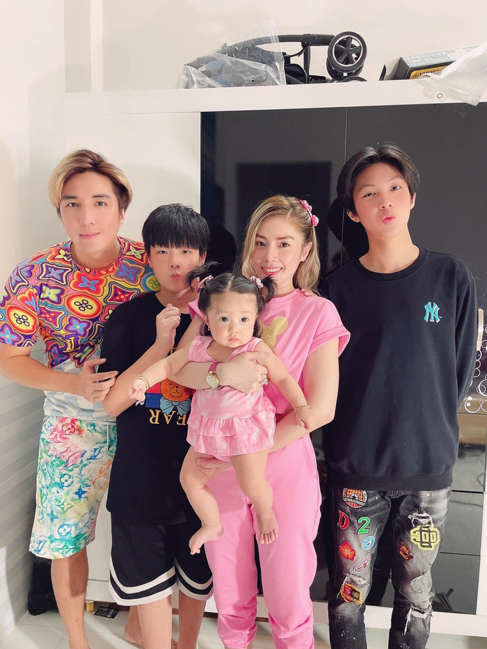 Bà xã Lâm Chấn Khang suýt bật khóc khi hát trên sân khấu Ảnh 6