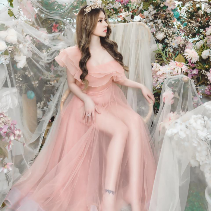 Bà xã Lâm Chấn Khang suýt bật khóc khi hát trên sân khấu Ảnh 4