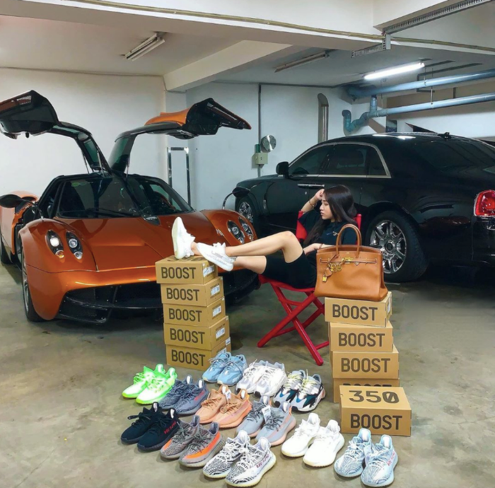 Bức ảnh 'đu trend' từng gây sốt cõi mạng của Joyce Phạm - con gái đại gia Minh Nhựa. 