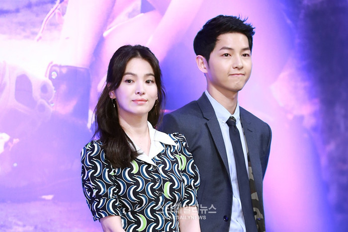 Song Hye Kyo và Song Joong Ki có phản ứng trái ngược khi đối diện với tin ly hôn. 
