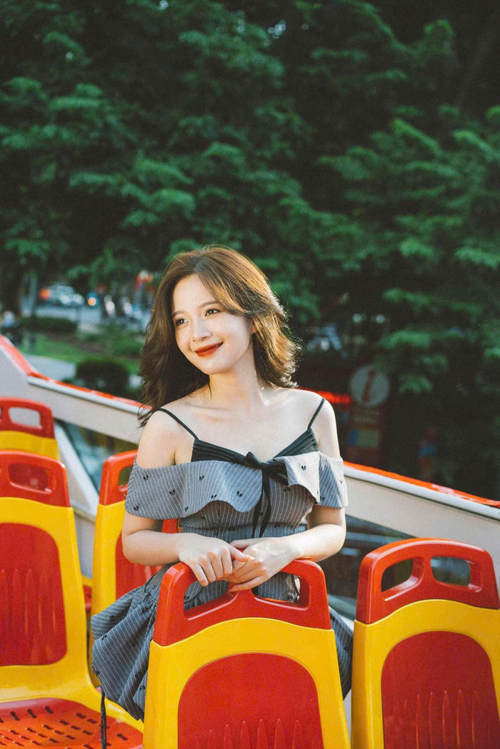 Ngọc Huyền cũng chụp bộ ảnh tương tự.