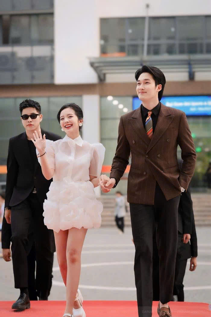 Ngọc Huyền - Đình Tú sánh đôi với nhau trong nhiều sự kiện.