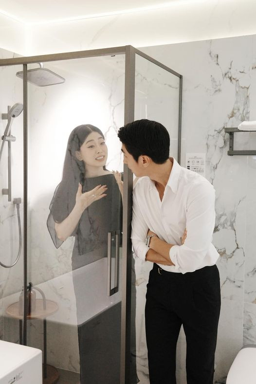 Bình An chia sẻ hình ảnh hài hước về bà xã.