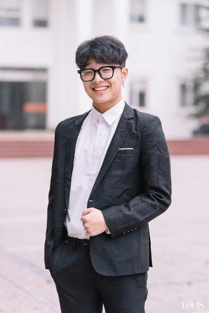 Con trai MC Thảo Vân ngày càng trổ mã điển trai.