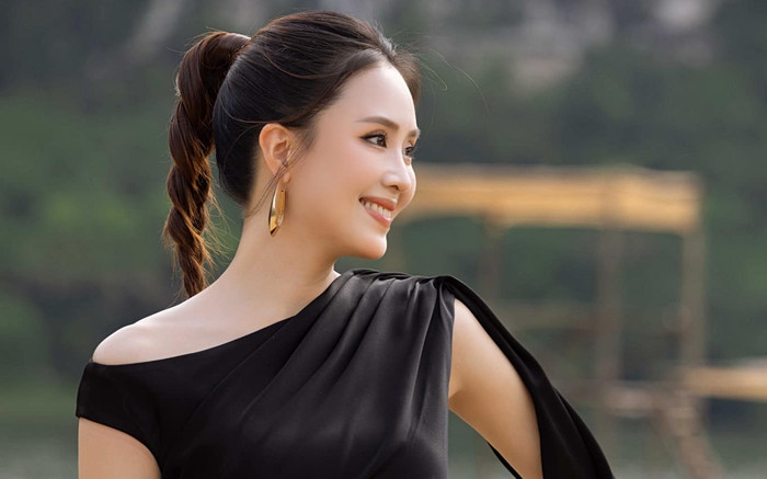 Hồng Diễm khoe sắc vóc quyến rũ ở tuổi 41, chặt đẹp 'tình địch' kém 17 tuổi Ảnh 2