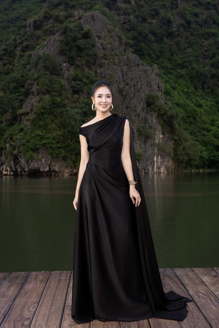 Săcs vóc quyến rũ của Hồng Diễm trong bộ ảnh mới