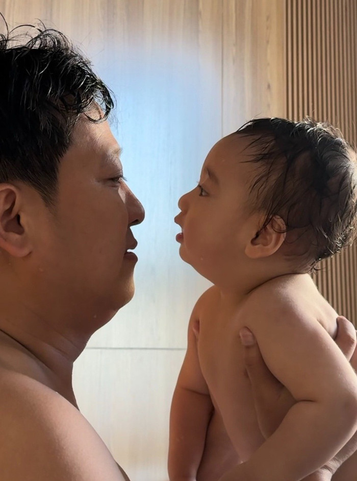 Con trai Trường Giang giống bố y đúc.