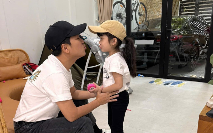 Trường Giang cùng con gái diện đồ đôi, ái nữ xinh xắn dự sẽ hot không kém mẹ Nhã Phương Ảnh 2