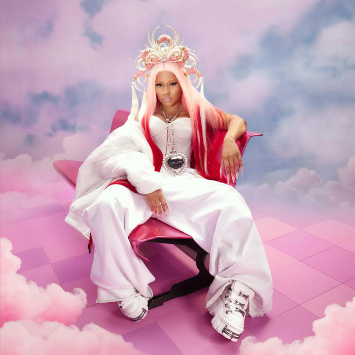 Nữ ca sĩ nhạc Rap vung chân đá máy quay của nhiếp ảnh gia rơi xuống đất Ảnh 3