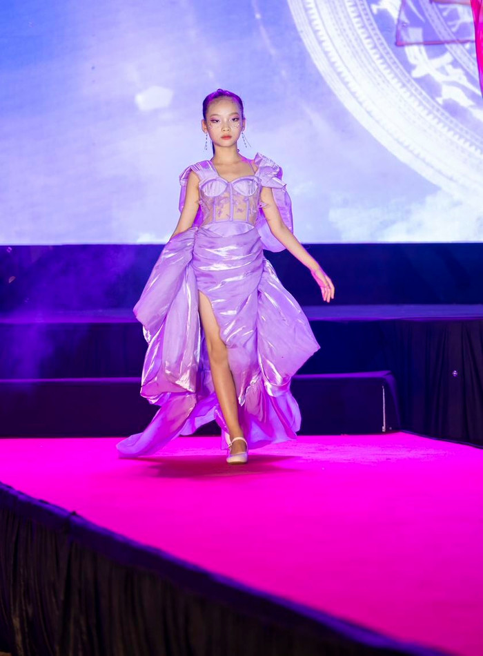 Mai Anh gây ấn tượng ở vị trí first face.
