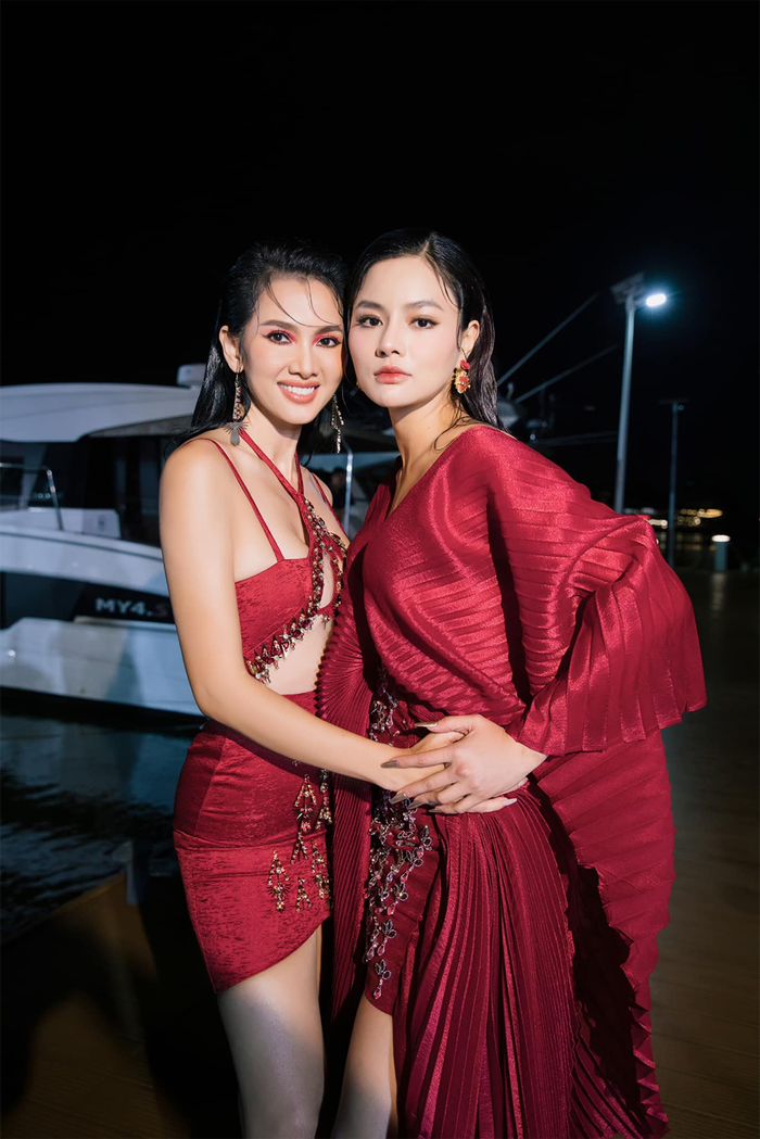 Anh Thư 'tái hợp' Vũ Thu Phương, khoe thần thái đẹp ngút ngàn trên sàn thời trang Ảnh 4