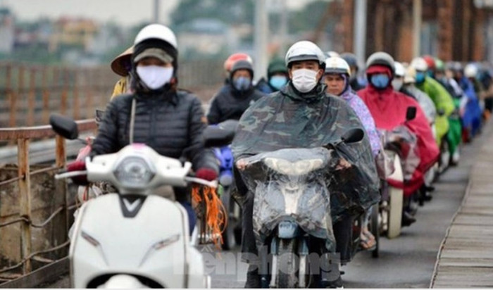 Đón không khí lạnh đầu mùa, thời tiết miền Bắc có mưa, trời mát mẻ, riêng vùng núi có nơi trời lạnh.