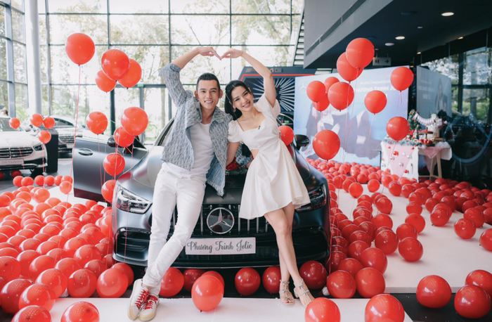 Phương Trinh Jolie từng được Lý Bình tặng quà Noel là xế hộp trị giá 8 tỷ đồng. 