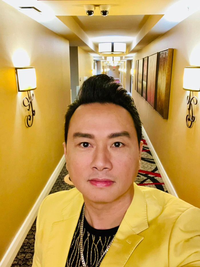 Hàn Thái Tú hiện sống ở nước ngoài. Ngoài ca hát, anh còn làm nhiều công việc khác nhau để mưu sinh.