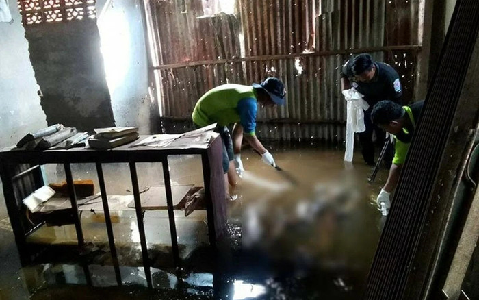 Mở cửa cứu nạn nhân lũ lụt, chủ nhà 'bủn rủn' khi thấy cảnh tượng ám ảnh Ảnh 2